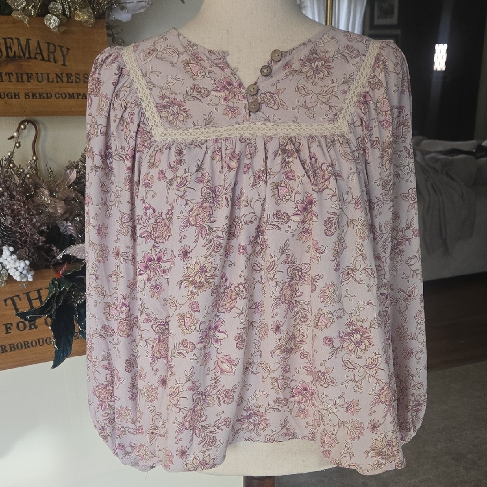 Vintage-Inspired Floral Blouse with Lace - Cream